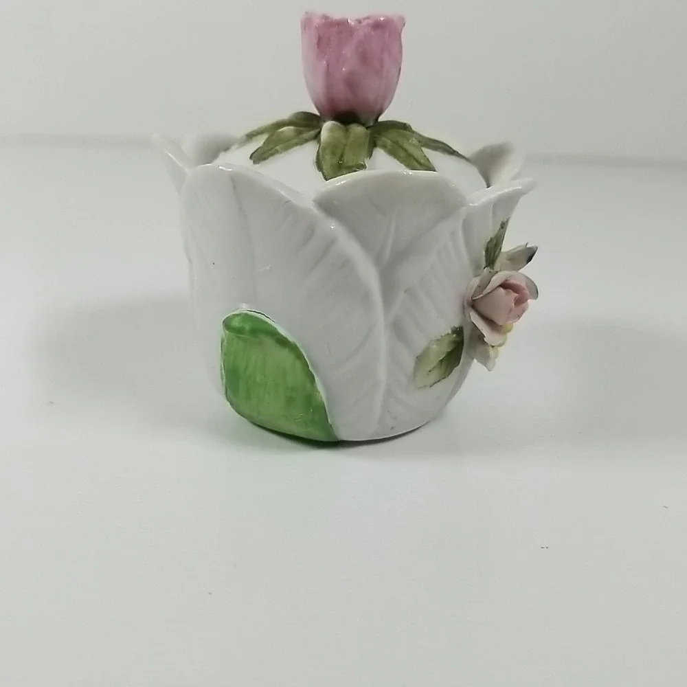 Vintage Flower Shape Trinket Box With 3D Flowers